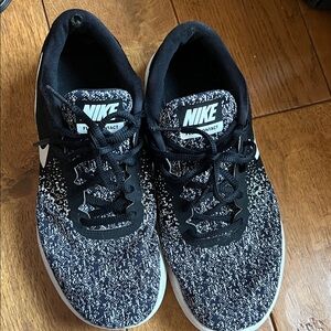 Nike Flex Contact Sneakers